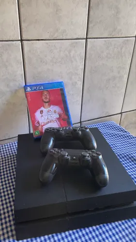 PS4 500GB + 2 CONTROLES