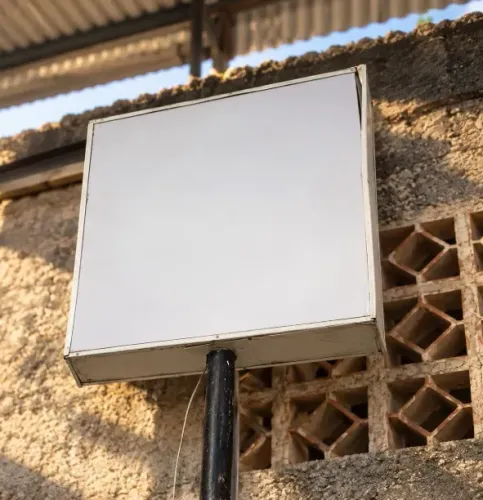 Luminoso Comercial com Estrutura Metálica 1x1