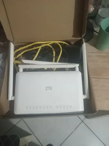 Roteador ZTE novo incluindo cabos no preço