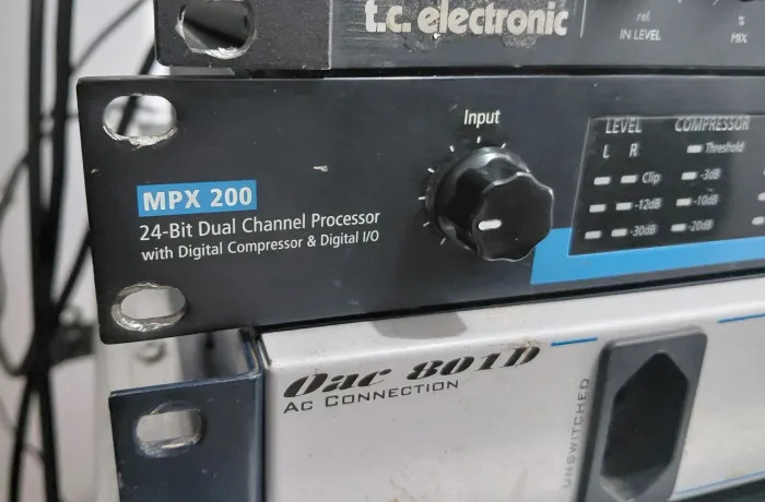 Processador de Efeitos Lexicon MPX 200