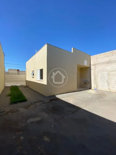 LINDA CASA EM ÓTIMA LOCALIZAÇÃO