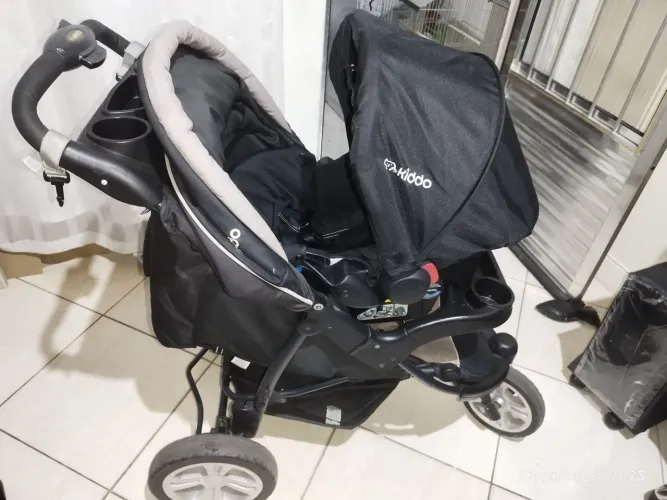 Promoção!! Kit carrinho de bebê + bebê conforto Kiddo 