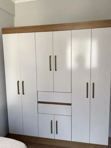 Guarda-roupa grande