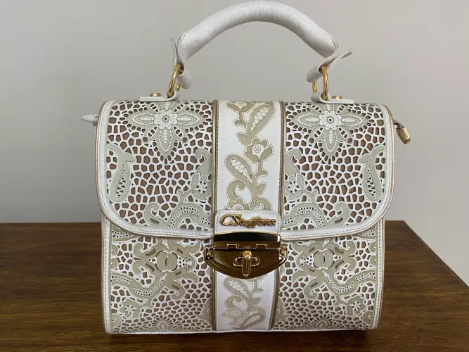 Duas bolas da Carmen Steffens originais, de 600 por 400 reais!