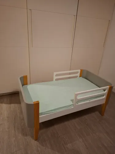 Berço com colchão 