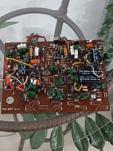 Gradiente S95 ( Placa de saida para aproveitamento de componentes)