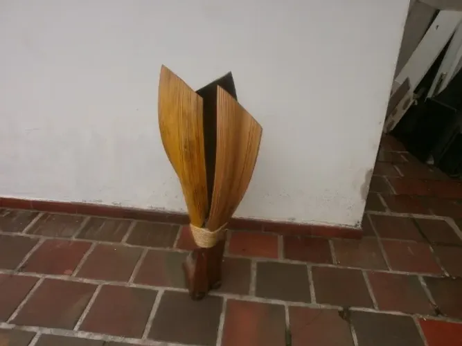 abajur decorativo - feito com casca de árvore envernizada