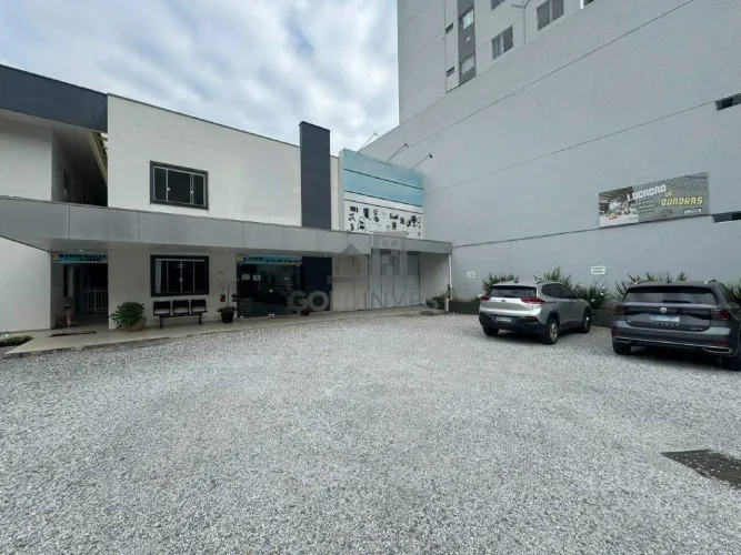 Sala comercial com 215m² no Centro de Brusque!!!