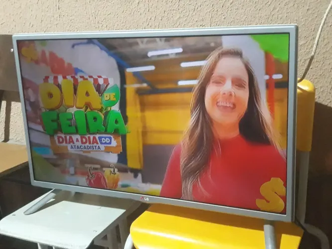 tv 32 led digital sem detalhes pé controle obs. não é smart  entrego *