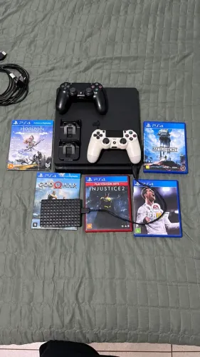 PlayStation 4 slim 2TB DESBLOQUEÁVEL 11.52 2controles + 5 jogos