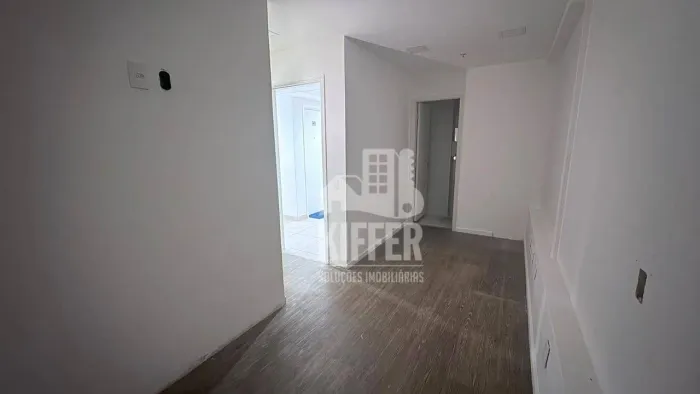 Sala Comercial à Venda com 35m² no Coração de Niterói Em Frente à Praça do Rink
