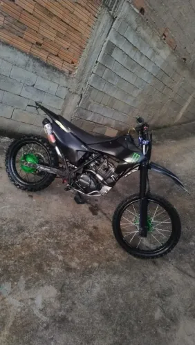 Moto preparada pra trilha