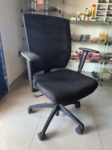 Cadeira Marelli escritório ergonômica 