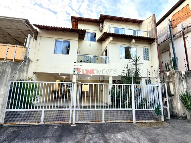 Casa Sobrado à Venda em Maruípe, Vitória | 239m²