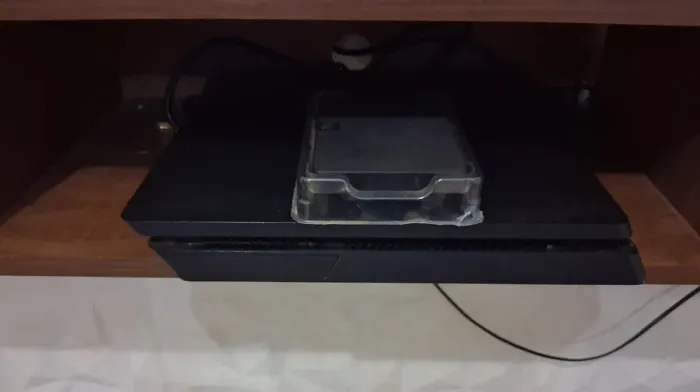 PlayStation 4 slim com memoria. 2.300 reais