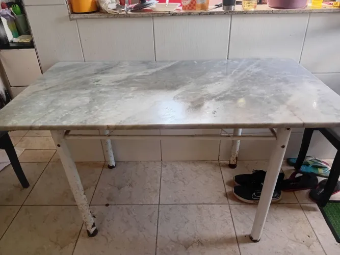 Pedra de  mármore  em ótimo  estado. Preço  negociável 