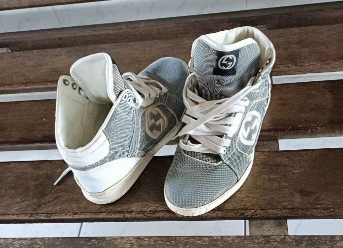 Tênis Gucci original com algumas avaria na sala 