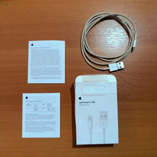 Cabo Carregador iPhone Original Lightning Comprado lá fora com Caixa e Manual