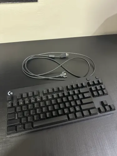 Teclado Logitech Pro switch blue
