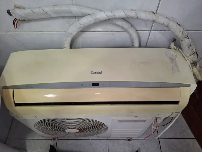 Ar-condicionado Consul 12.000 BTUs Inverter Quente/Frio. CONSERTO OU APROVEITAR PEÇAS.