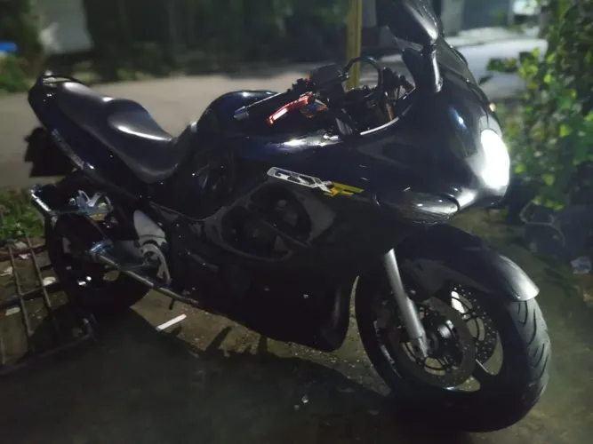 Vendo moto Suzuki 750 cilindradas