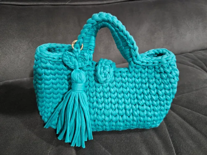 Bolsa de Crochê em Fio De Malha com Alças Estruturadas