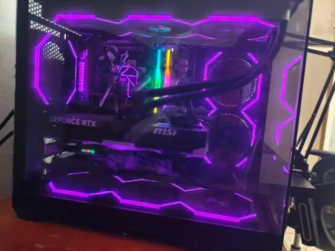 PC Gamer Ryzen 9800x3D + RTX 5070 Ti