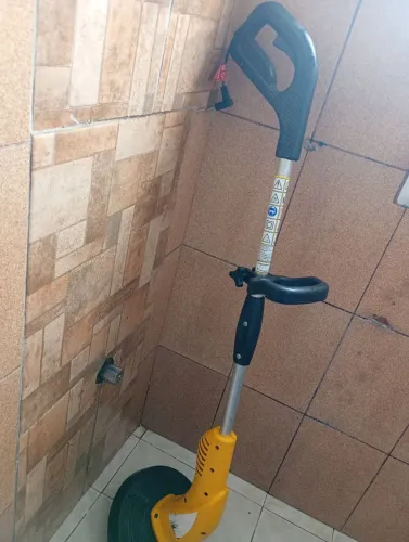 Máquina de cortar grama