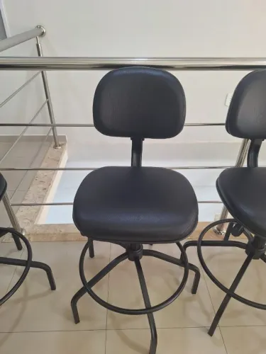 CADEIRA GIRATÓRIA MARCA CAVALETTI (UNIDADE)