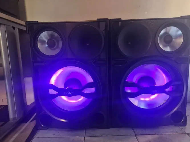 Par de caixas de som sony