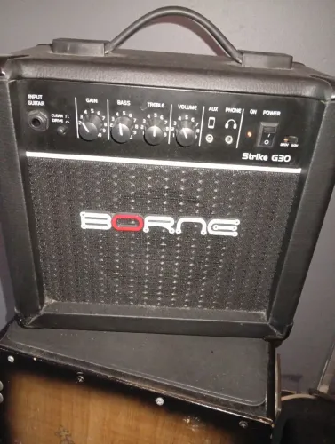Caixa amplificada para guitarra 