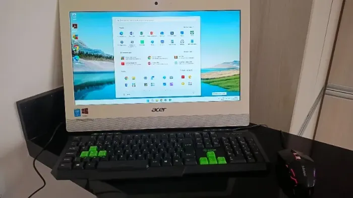 All in one ACER - Intel Core I3, 4GB RAM, HD 320GB, Tela 19"