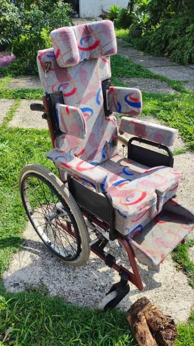 vendo cadeira de rodas infantil