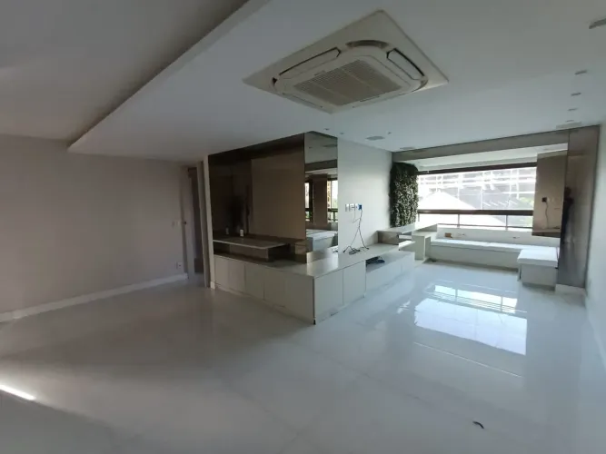 Alugo apartamento com 4 suítes, Dependência, 2 vagas na Ilha do Retiro - Recife - PE