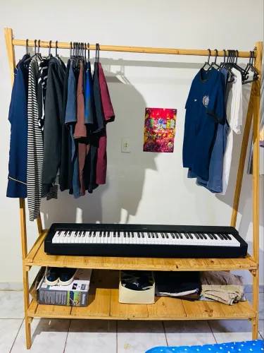 Arara de Roupas Multifuncional em Madeira - Estilo Industrial | Excelente Estado