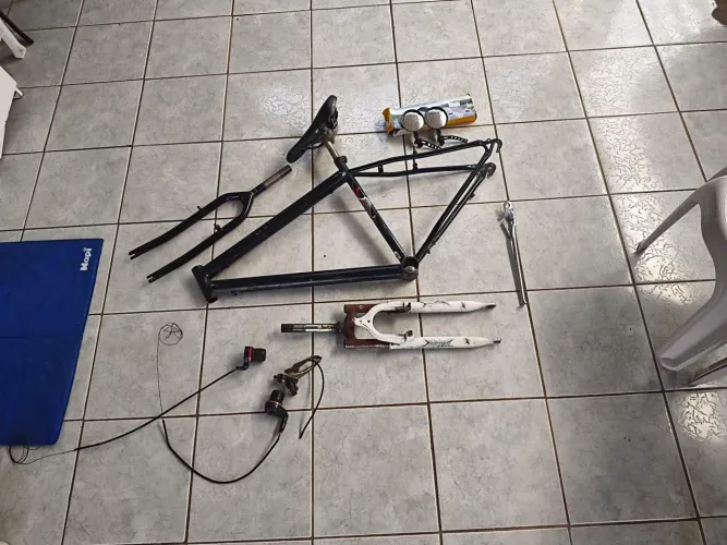Bike: Conjunto Quadro com Selim + 2 Garfo + Kit de marcha + Retrovisores + Descanso