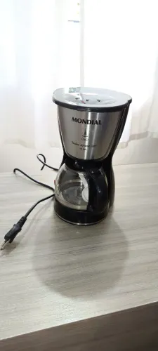 Cafeteira elétrica Mondial 18 xícaras, 220V, preta sem uso