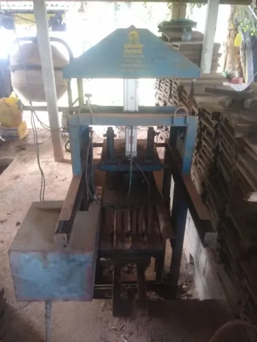 Máquina de Blocos com Molde incluso