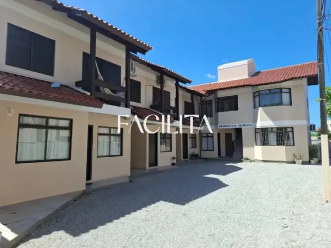Apartamento com 2 quartos no bairro Lagoa da Conceição, Florianópolis.