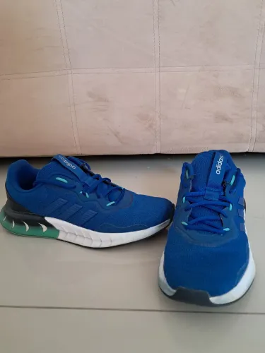 Tênis Adidas