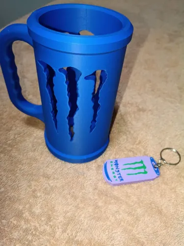 Porta lata Monster (formato caneca) + chaveiro abridor de lata de brinde
