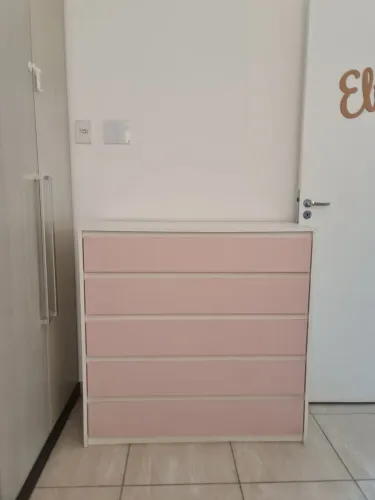 Cômoda em mdf 5 gavetas 