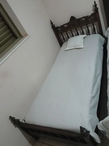 Cama solteiro com dois colchão