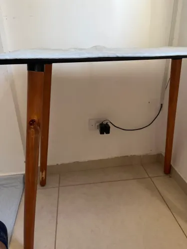Mesa Multiuso - Suporta até 25 kg - Ótimo Estado
