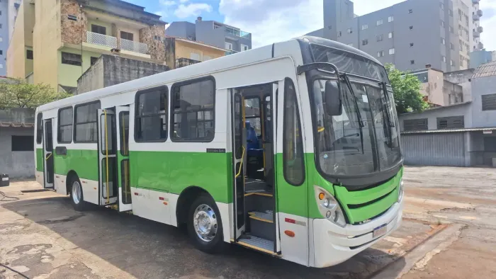 Onibus curto mercedes of 1519 ano 2014