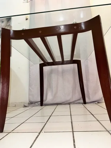 Mesa de Jantar em Madeira Maciça com Tampo de Vidro Temperado 1,30 x 1,00 m