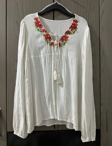 Blusa linho branco bordada 