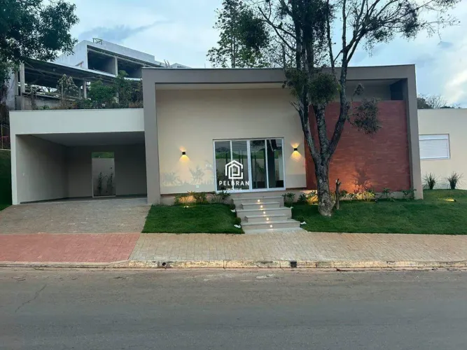 Linda Casa à Venda no Condomínio Gran Royalle Lagoa Santa/MG
