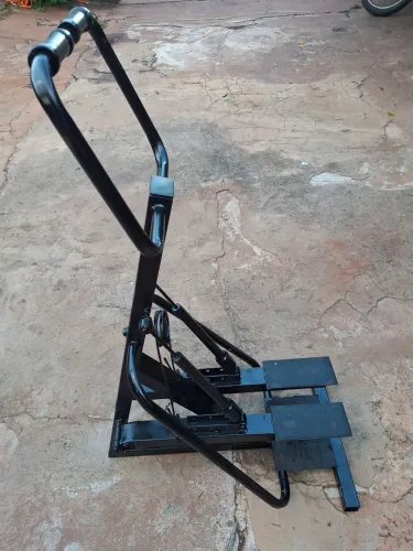Vendo um Simulador de escada(exercício físico)