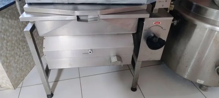Caldeirão 200L e Fritadeira basculante industrial